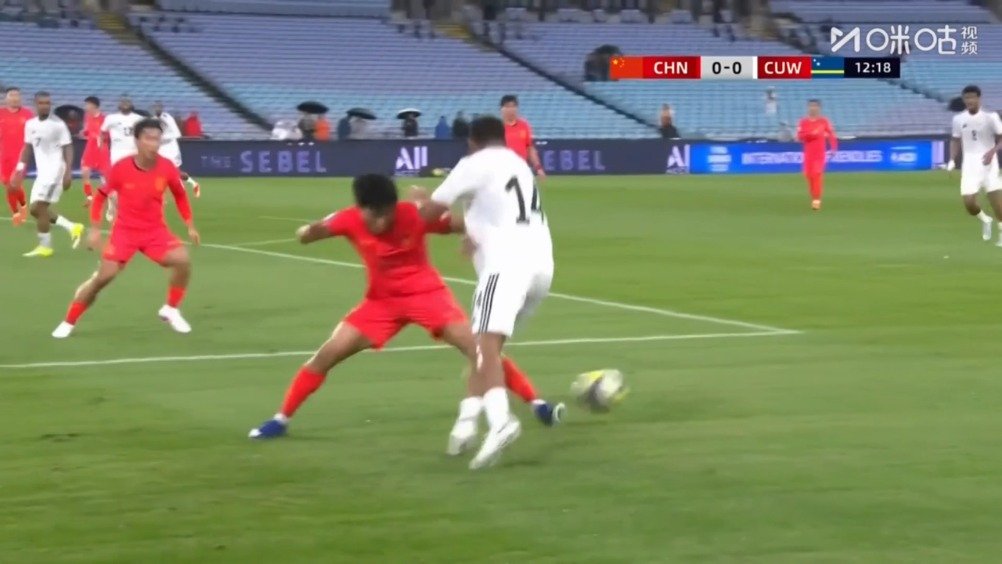 2-0击败库拉索背后：中前场连动与高强压迫提升